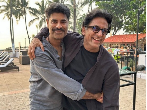 Sikandar Kher and Director Ram Madhvani on the sets of Aarya 3