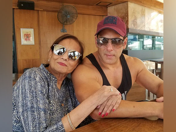 Salma Khan, Salman Khan (Image source: Twitter)