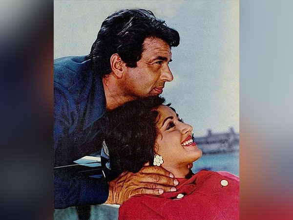 Dharmendra and Hema Malini (Image Source: Twitter)