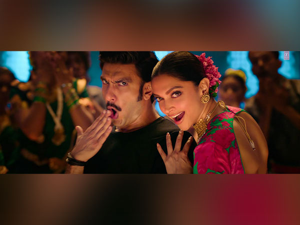 Still from Current Laga Re song (Image source: Twitter)