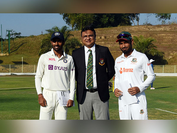 Abhimanyu Easwaran and Mohammad Mithun at the toss. (Photo: Twitter@BCCI)