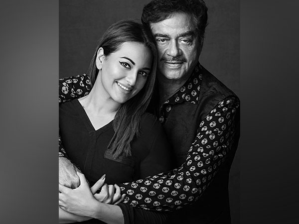 Sonakshi Sinha with her father Shatrughan Sinha (Image Source: Twitter)