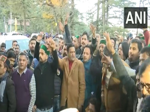 Supporters of Congress leader Pratibha Singh  (Photo/ANI) 