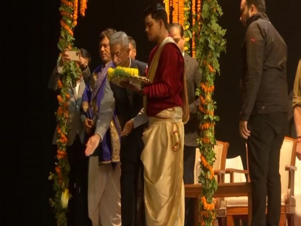 External Affairs Minister S Jaishankar performs Ganga Puja at Dashashwamedh Ghat (Photo/ANI) 