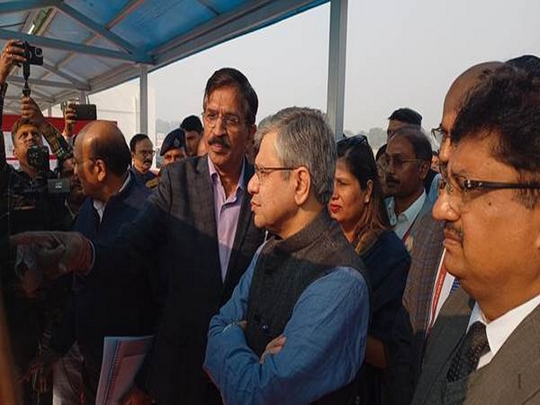 Minister of Railways reviews the redevelopment plan in Varanasi Junction Railway Station (Photo/ANI)