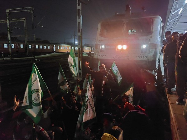 Farmers protesting at Ludhiana Railway Station (Photo/ANI)