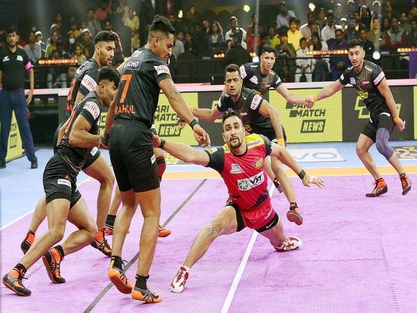 U Mumba in action against Bengaluru Bulls in Pro Kabaddi League (Image: PKL)