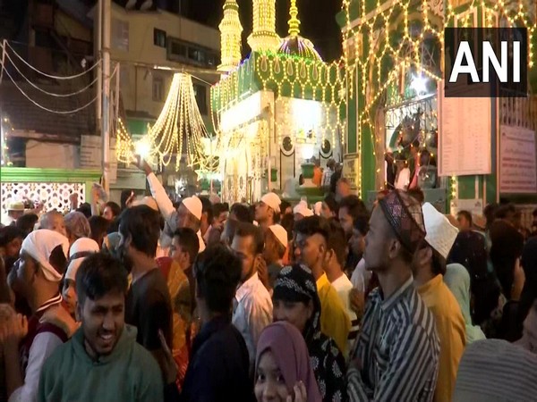 Devotees throng Mahim Dargah in Maharashtra (Photo-ANI)