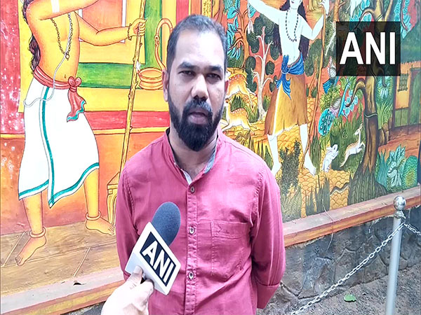 Charudath V Chandran, the leaf artist (Photo/ANI)