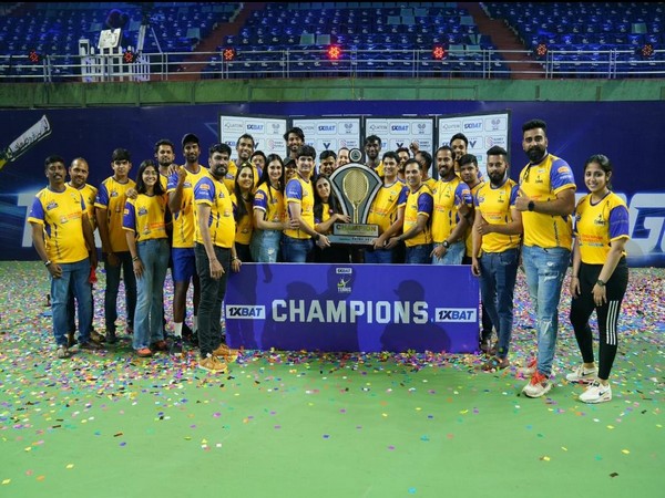 Hyderabad Strikers with the trophy. (Photo- TPL)
