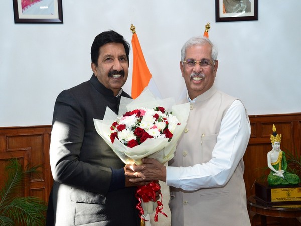Himachal Pradesh Deputy CM Mukesh Agnihotri with Governor RV Arlekar (Photo/ANI)