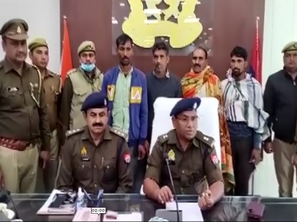 Police personnel with the accused persons in UP's Bijnor (Photo/ANI)