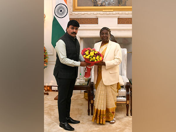 President Droupadi Murmu and Balasahebanchi Shiv Sena leader Rahul Shewale (Photo/ANI)