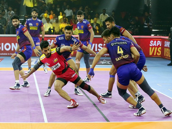 Bengaluru Bulls in action against Dabang Delhi during Eliminator-1 of Pro Kabaddi League (Image: PKL)