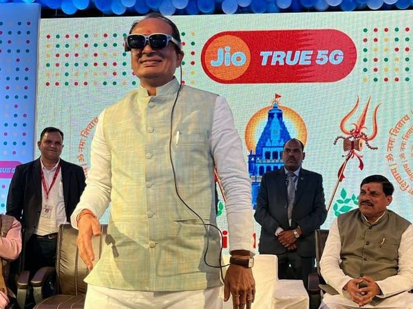 Madhya Pradesh Chief Minister Shivraj Singh Chouhan at Jio 5G launch in the state (Image Courtesy: Jio)