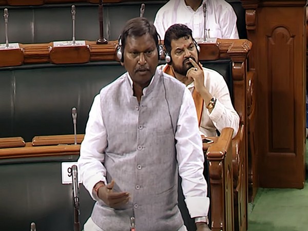 Tribal Affairs Minister Arjun Munda. (file photo)