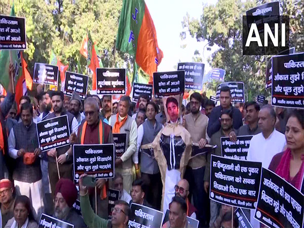 BJP workers protest against Pakistan Foreign Minister Bilawal Bhutto Zardari over his statement on PM Narendra Modi outside Pakistan High Commission in Delhi (Photo/ANI)
