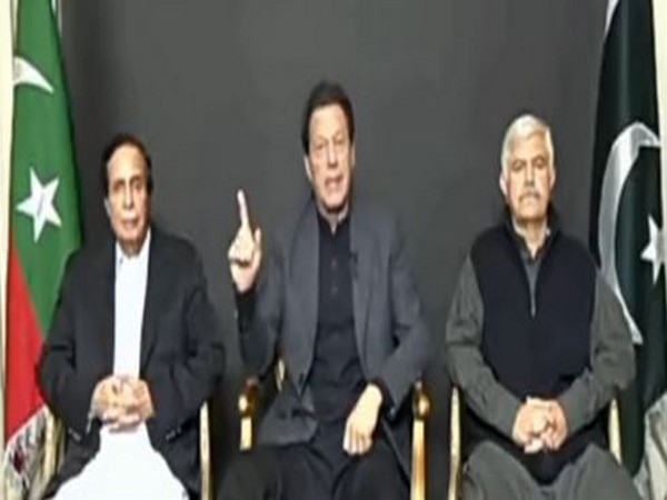 PTI Chief Imran Khan with Punjab Chief Minister Parvez Elahi and Khyber Pakhtunkhwa Chief Minister Mahmood Khan. (Photo Credit - Twitter)