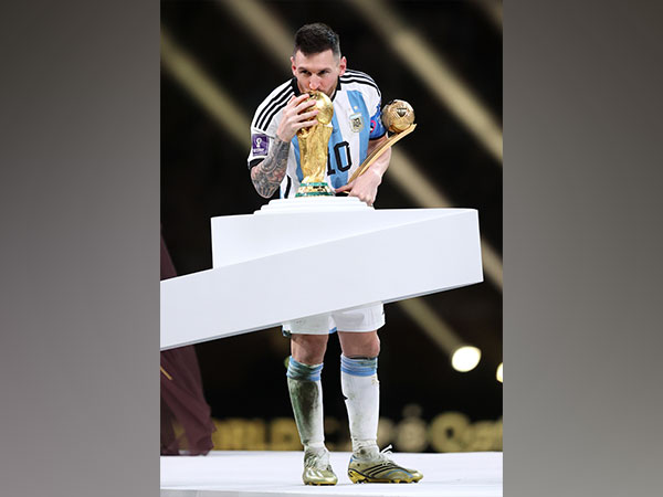 Lionel Messi kissing the coveted World Cup trophy. (Photo- FIFA WC Twitter)