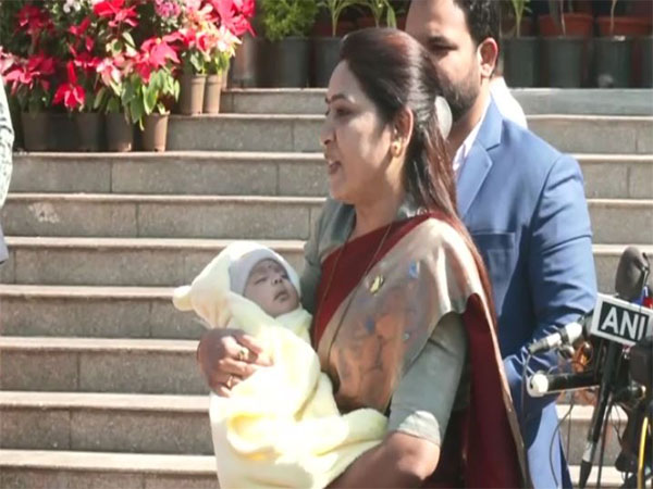 NCP MLA Saroj Ahir attends winter session with her newborn baby  (Photo/ANI)