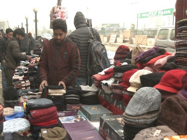 People throng markets to buy warm clothes to beat severe cold during winters in kashmir (Photo/ANI)