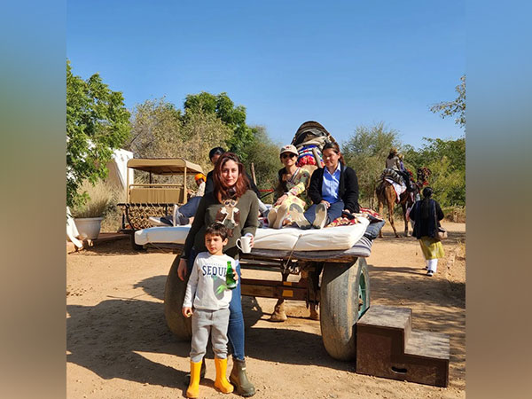 Kareena Kapoor with her son Taimur (Image Source: Instagram)