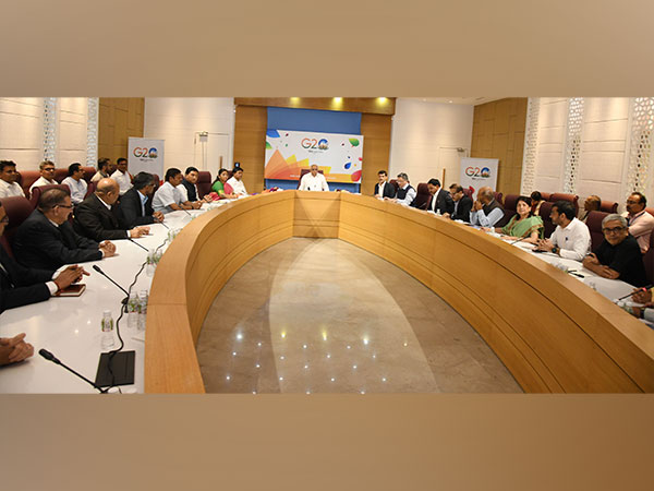 Gujarat CM Bhupendra Patel unveils logo of Urban-20. (Image: Twitter/@Bhupendrapbjp)