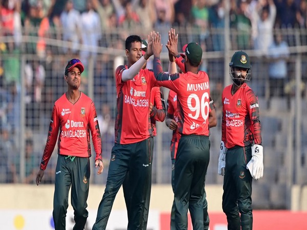 Nasum Ahmed celebrating with teamamtes (Photo: ICC) 