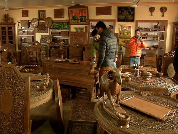 'Craft Safari' initiative of J&K Govt on track to revive Handicrafts Industry  (Photo /ANI)