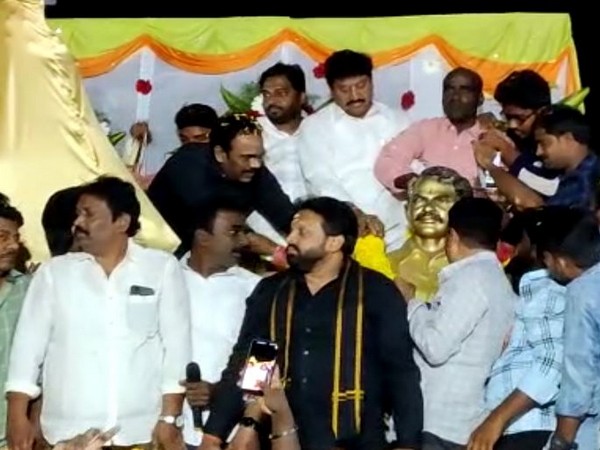YSRCP MLA unveils statue of Vangaveeti Ranga Killed in 1988 by unidentified Gunmen(photo/ANI)