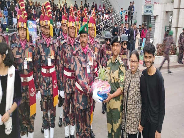 BSF exchanges sweets on Border Guard Bangladesh's Raising Day (Photo:ANI)