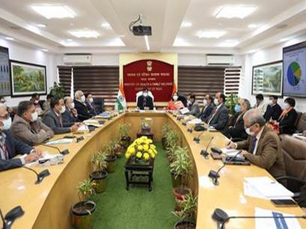Union Health Minister Mansukh Mandaviya holds COVID review meeting (Photo: PIB)