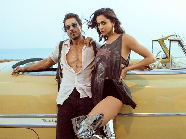 Shah Rukh Khan, Deepika Padukone. (Image source: Twitter)