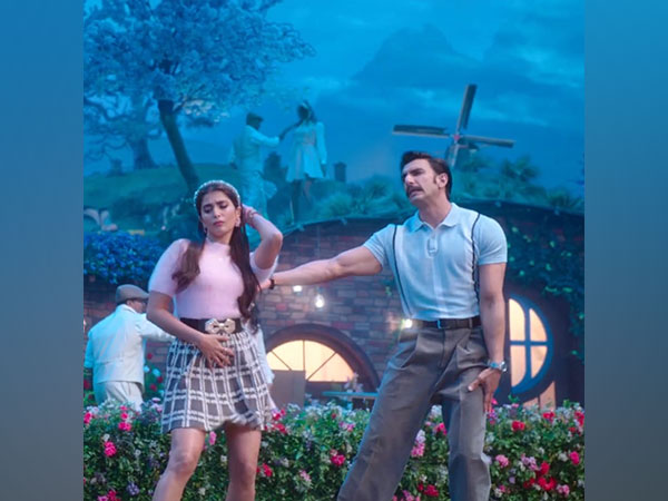 Ranveer Singh, Pooja Hegde in a still from the new song. (Image source: Twitter)
