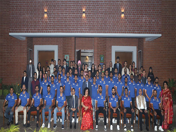 Indian envoy to Bangladesh hosts Indian Cricket Team in Dhaka