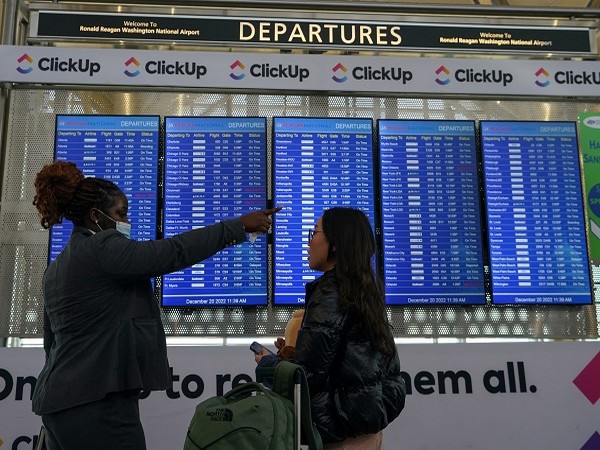 A passenger gets departure assistance at Ronald Reagan Washington National Airport as a budding winter storm across the much of the country. (Photo Credit: Reuters)