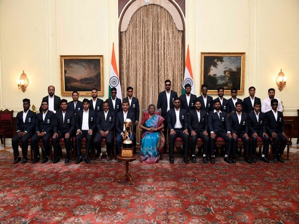 President Droupadi Murmu meets winners of T20 WC for the Blind (Photo: ANI)