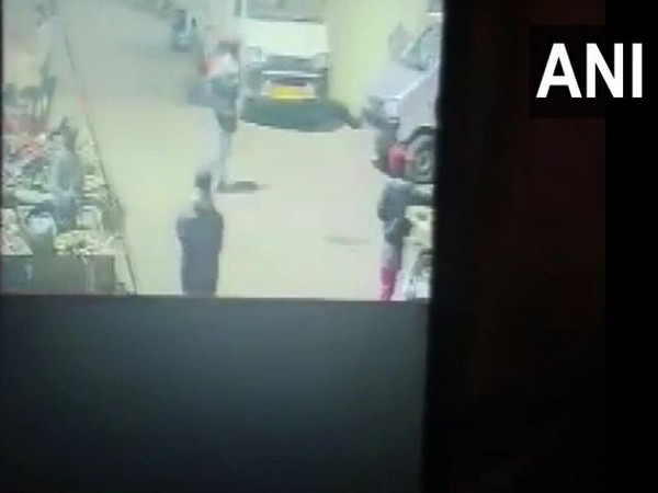 CCTV Footage shows moments before a 5 year old girl was kidnapped from Delhi (photo/ANI)