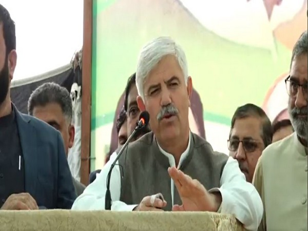 Pakistan's Khyber Pakhtunkhwa province's Chief Minister Mahmood Khan (Image Credit: Mahmood Khan's Twitter account)