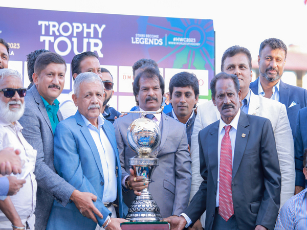 Former India hockey players welcoming FIH Hockey World Cup 2023 Trophy in Bengaluru (Image: HI)