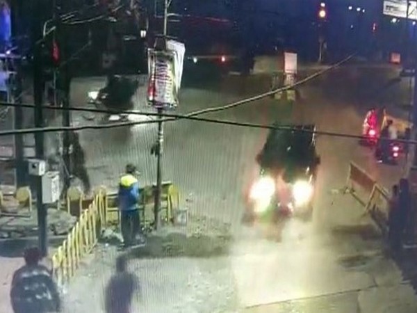 Screenshot from the CCTV footage (photo/ANI)