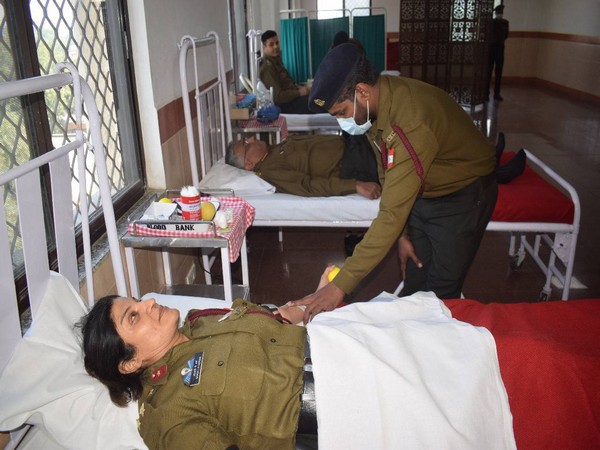 Visual of blood donation camp in Jhansi (Photo:Twitter/ADG PI - INDIAN ARMY)