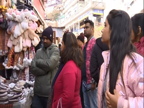 Tourists throng Shimla for Christmas, New Year celebrations. (ANI/photo)