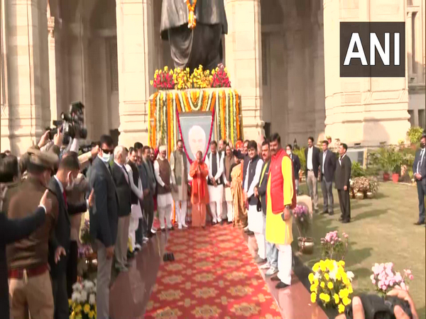 UP CM Yogi Adityanath pays tributes to Atal Bihari Vajpayee (Photo/ANI)