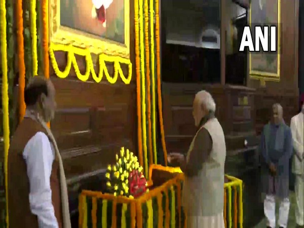 Prime Minister Narendra Modi paying his tribute to Madan Mohan Malviya on Sunday. (Photo/ANI)