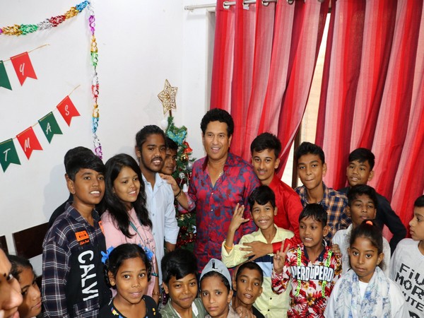 Sachin Tendulkar posing with kids at a care centre. (Photo- Sachin Tendulkar Twitter)