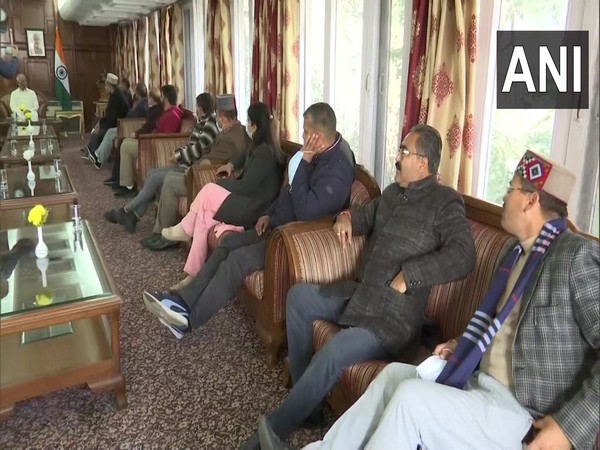 Himachal Governor Rajendra Vishwanath Arlekar with BJP delegation (Photo/ANI)