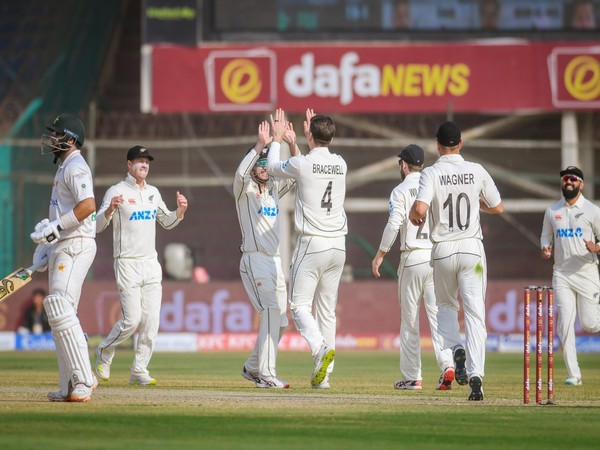 New Zealand team celebrating after taking a wicket against Pakistan (Image: Blackcaps Twitter)