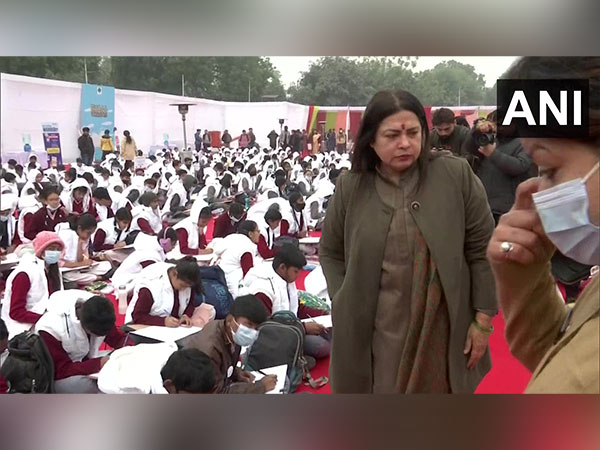Union Minister Meenakashi Lekhi at the painting competition. (Photo/ANI)