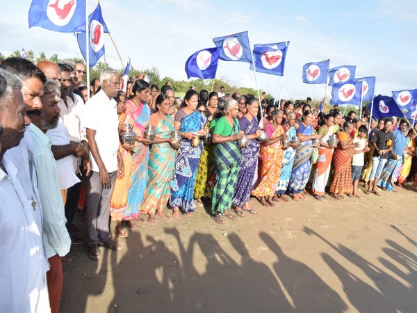 Locals paying tribute to the deceased in Cuddalore. (Photo/ANI)